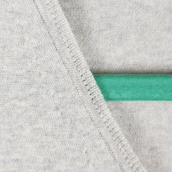 J. Crew 100% Merino Wool Lightweight V-Neck Sweater Heather Gray sz S Flawed - Picture 5 of 14